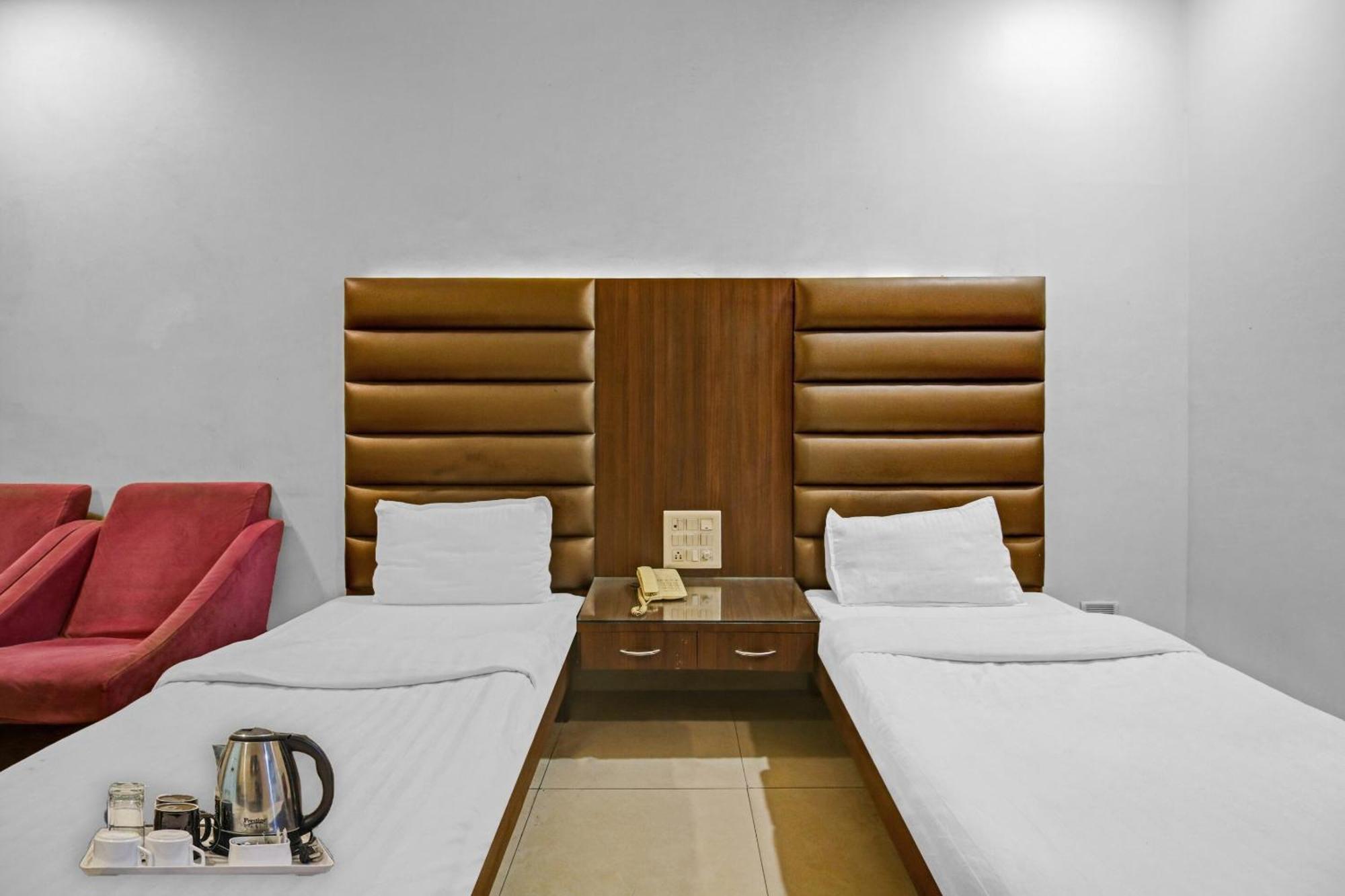 Collection O Surya Hotel Bhopal Eksteriør billede