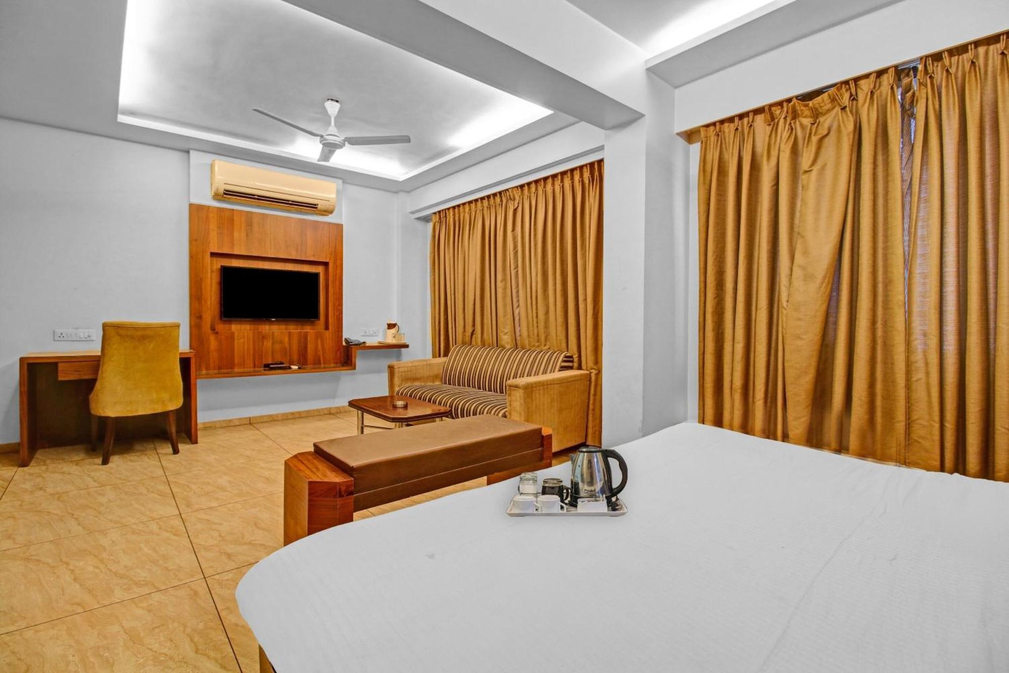 Collection O Surya Hotel Bhopal Eksteriør billede