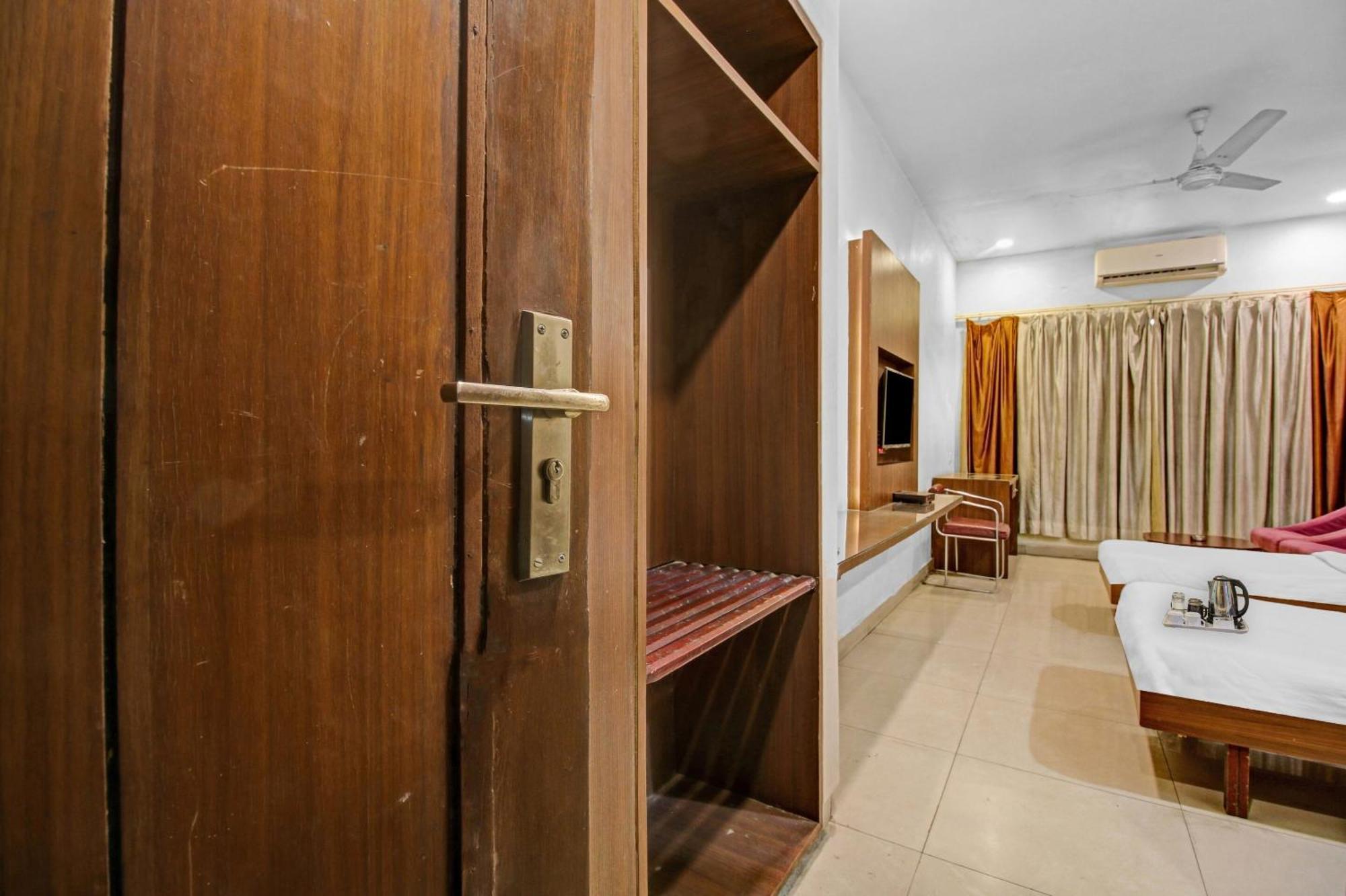 Collection O Surya Hotel Bhopal Eksteriør billede