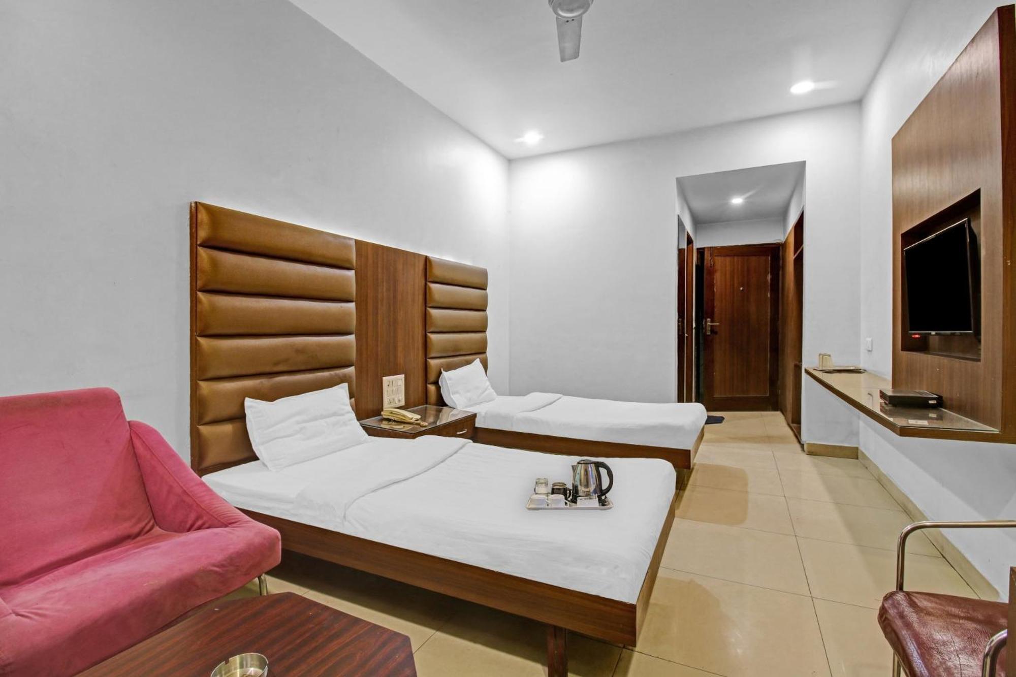 Collection O Surya Hotel Bhopal Eksteriør billede