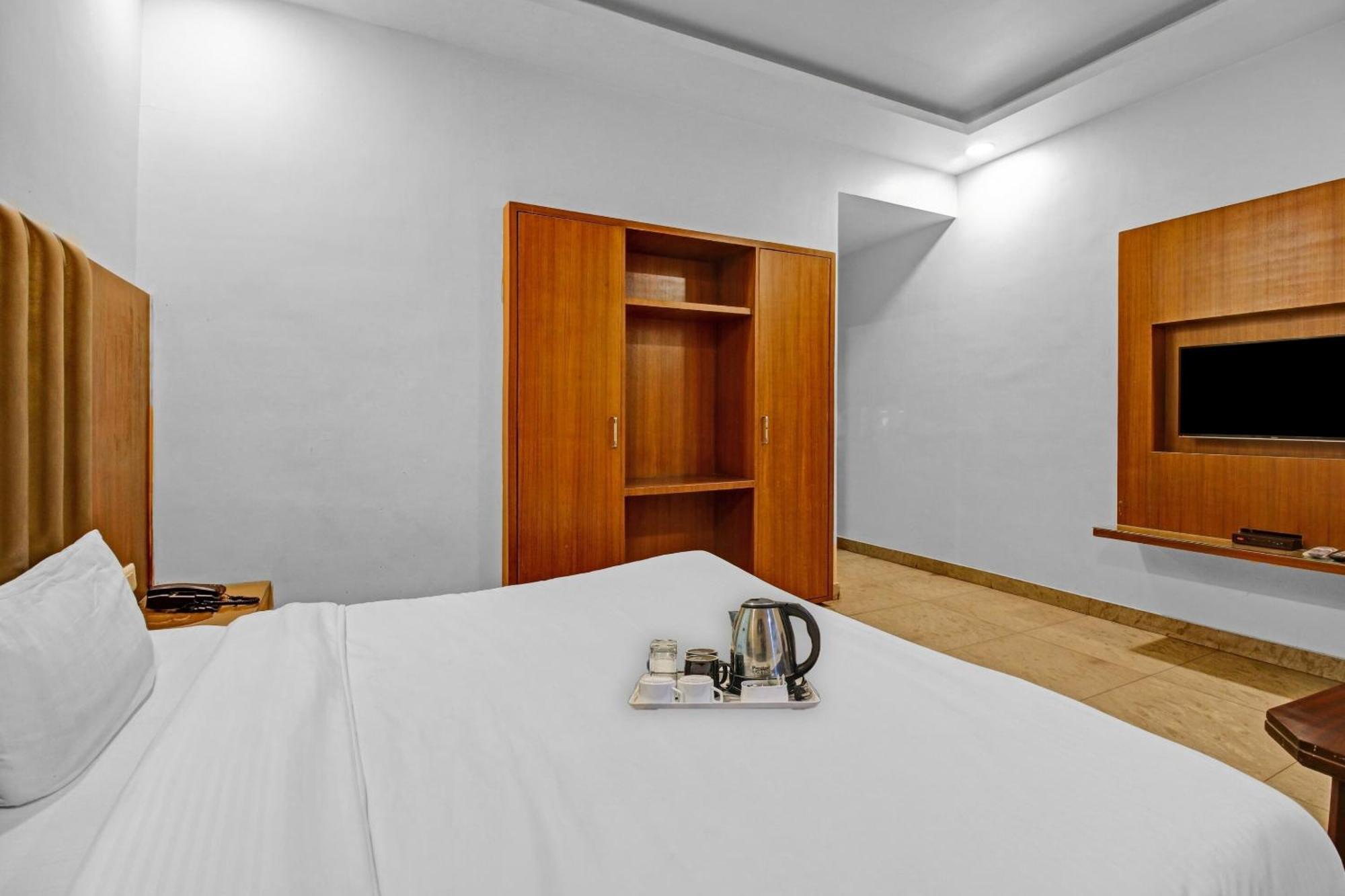Collection O Surya Hotel Bhopal Eksteriør billede