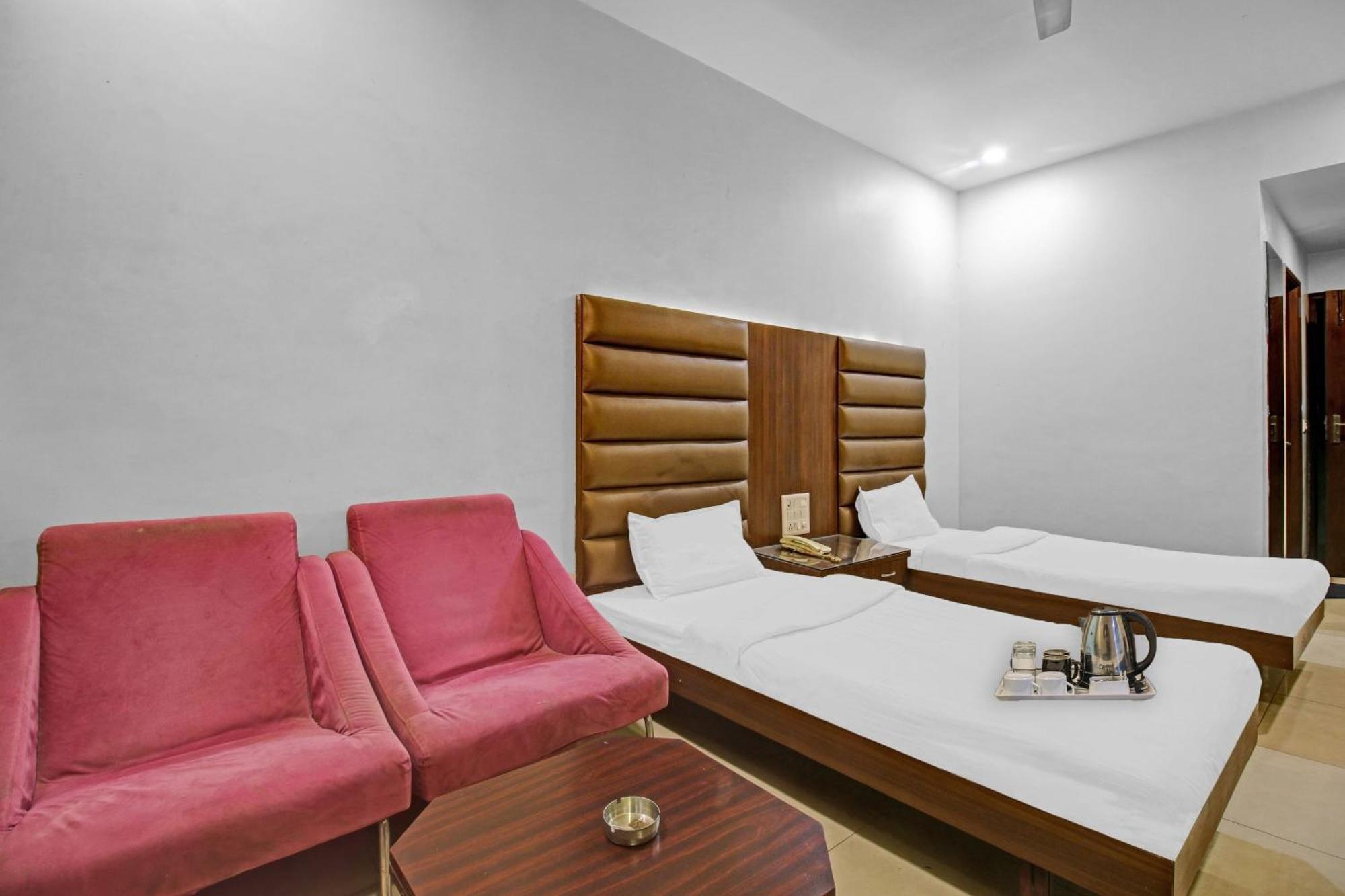 Collection O Surya Hotel Bhopal Eksteriør billede