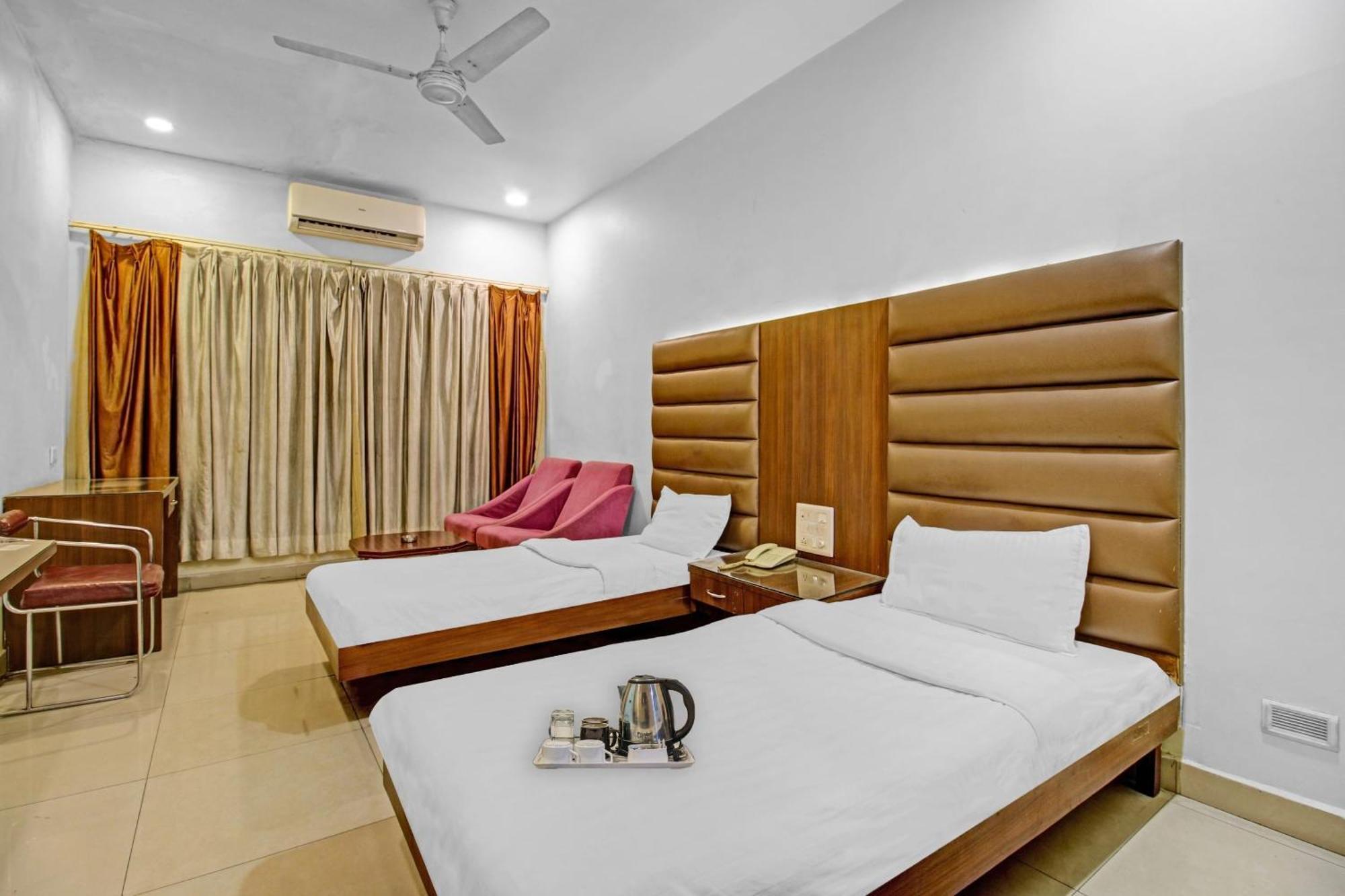 Collection O Surya Hotel Bhopal Eksteriør billede